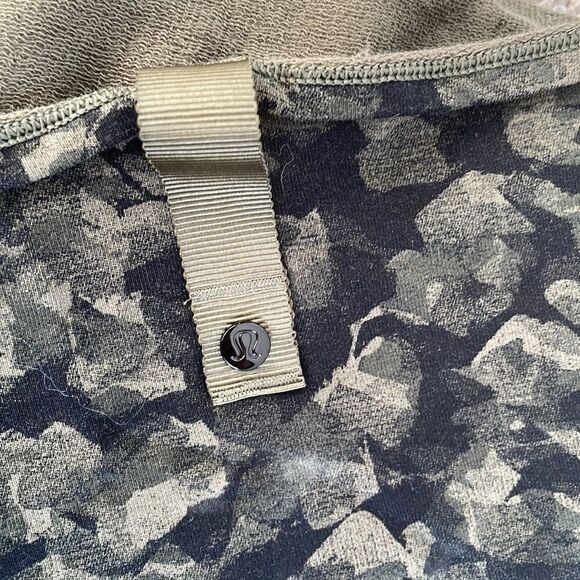 Lululemon Vinyasa Scarf Mystical Jungle Fatigue Green Black - Picture 4 of 6